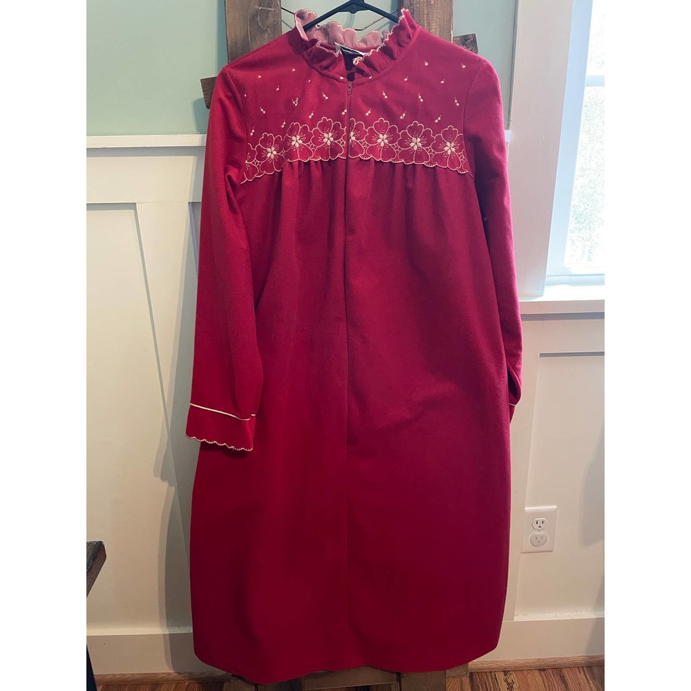 Vintage Delia Red Long Sleeve Zip Front Robe Size Small Embroidered